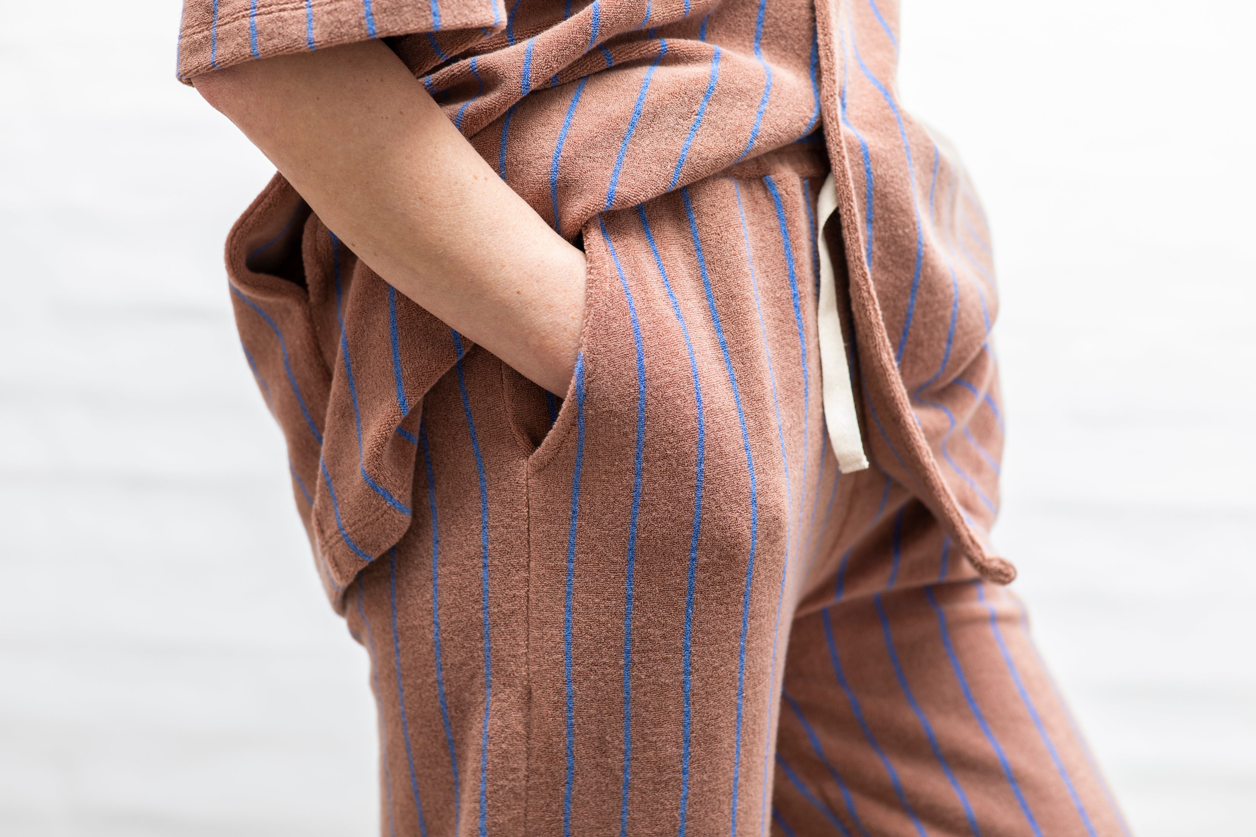 Naram Pants, camel & ultramarine