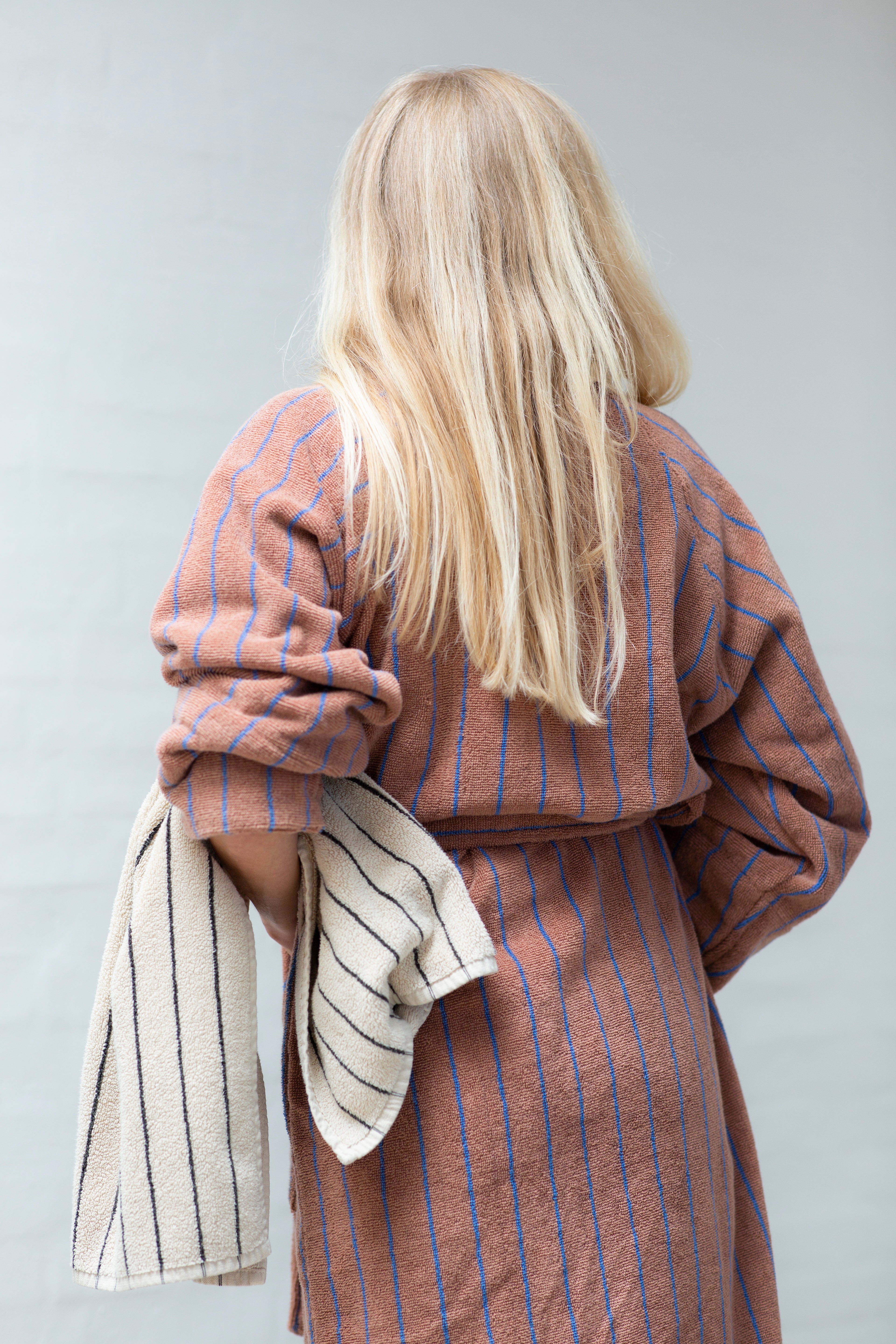 Naram Bathrobe, camel & ultramarine