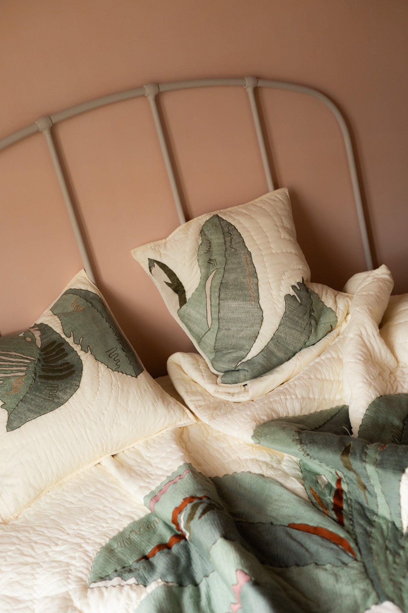 Paradise Quilted Pillow, palma