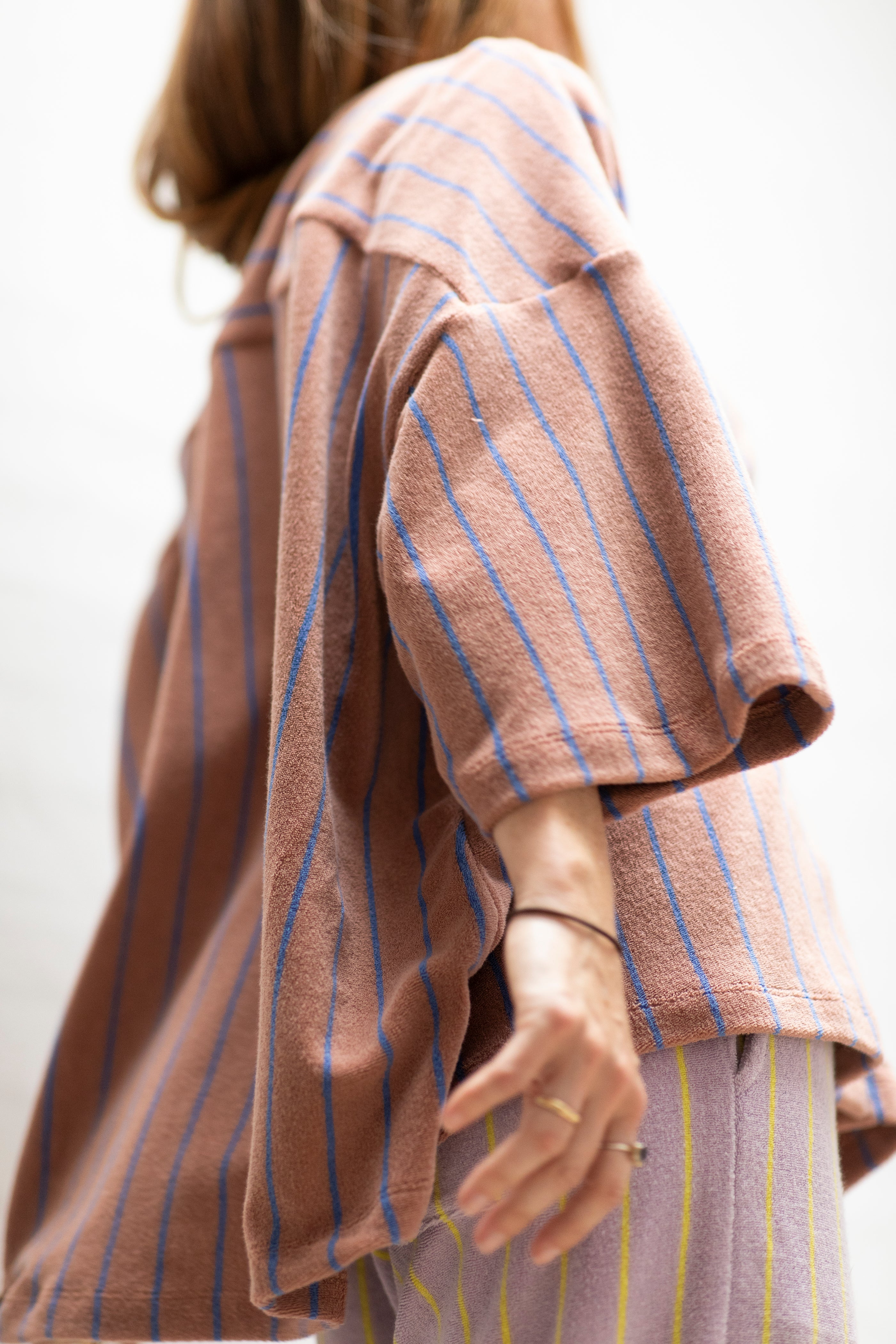 Naram Oversized Shirt, camel & ultramarine
